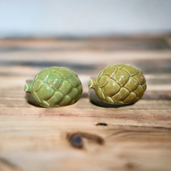 Cute Artichoke Salt and Pepper Shakers - Picture 4 of 6